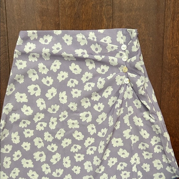 Princess Polly Lavender Floral A-Line Skirt with Cute Button Detail, Size 0 - Picture 2 of 12